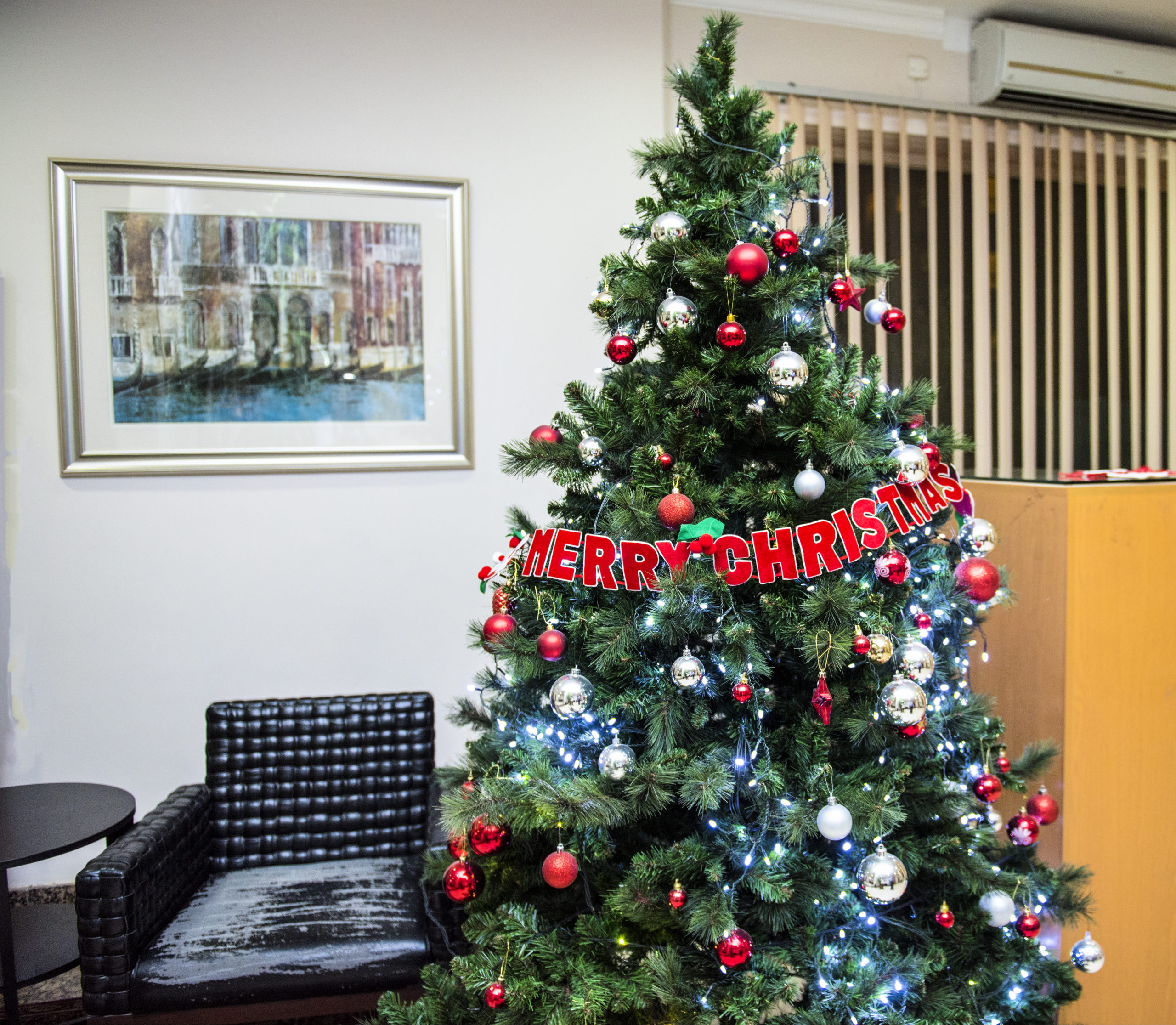 We offer a real Christmas tree hire service in the UK for your workspace